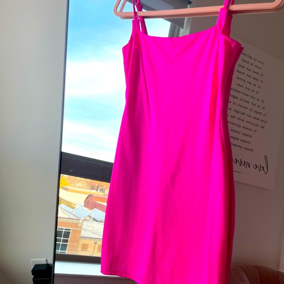 Pink dress - Picture 3 of 5